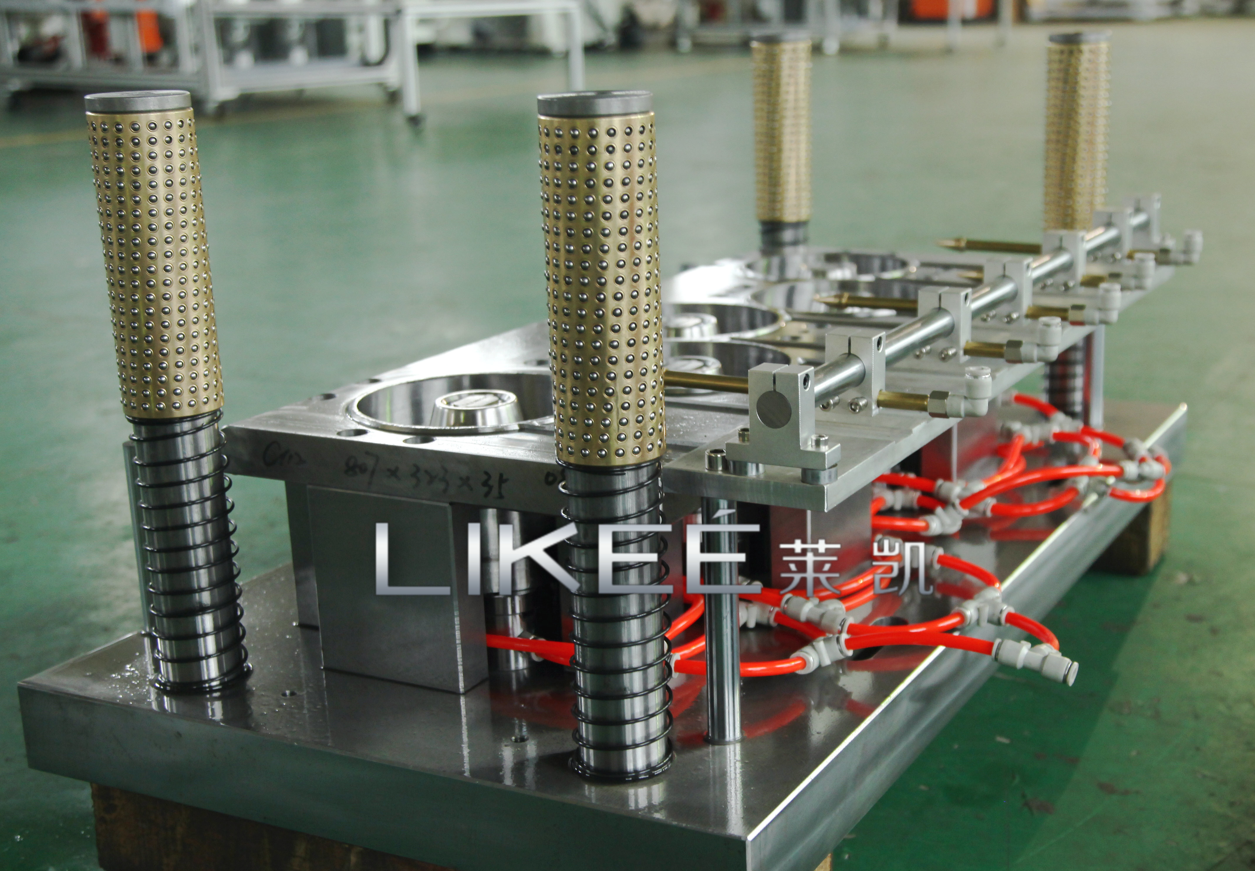 SKD11 75 Strokes/Min Aluminium Foil Container Mould Plant Oil Lubricated