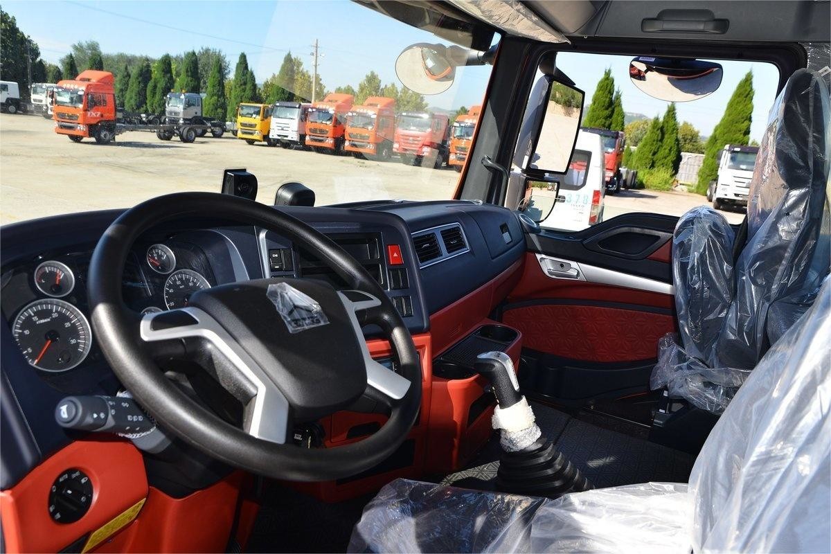 HOWO Single Row Semi TX Heavy Truck 440HP 6X4 12gears Dual Drive LNG Tractor National VI