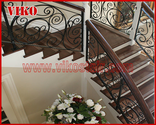 Wrought Iron Staircase VK117S Wrought Iron Handrail Tread Beech,Railing tempered glass, Handrail b eech Stringer,carbon