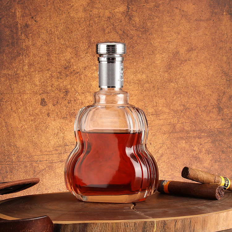 Custom Shape 700ml Transparent Liquor Glass Bottle for Your Business Needs