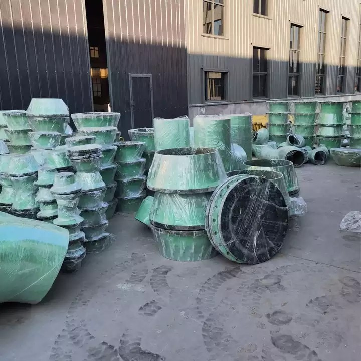 Hand Paste FRP Water Pipe Fittings ISO9001 Black Connector Ease Of Installation