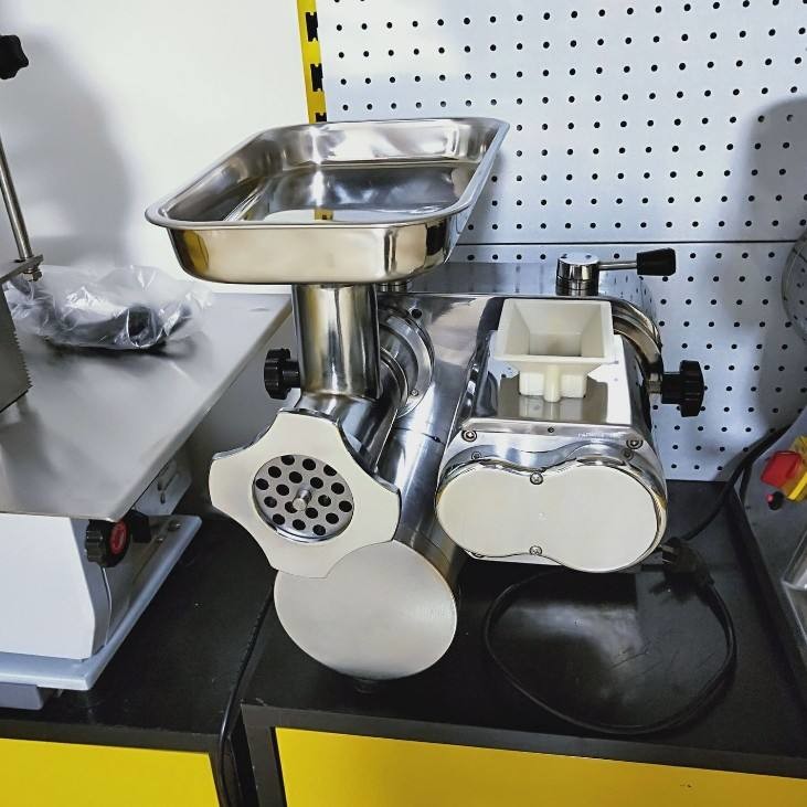 2.5mm 220V 1500W Meat Cutter And Grinder For Professional Chopping