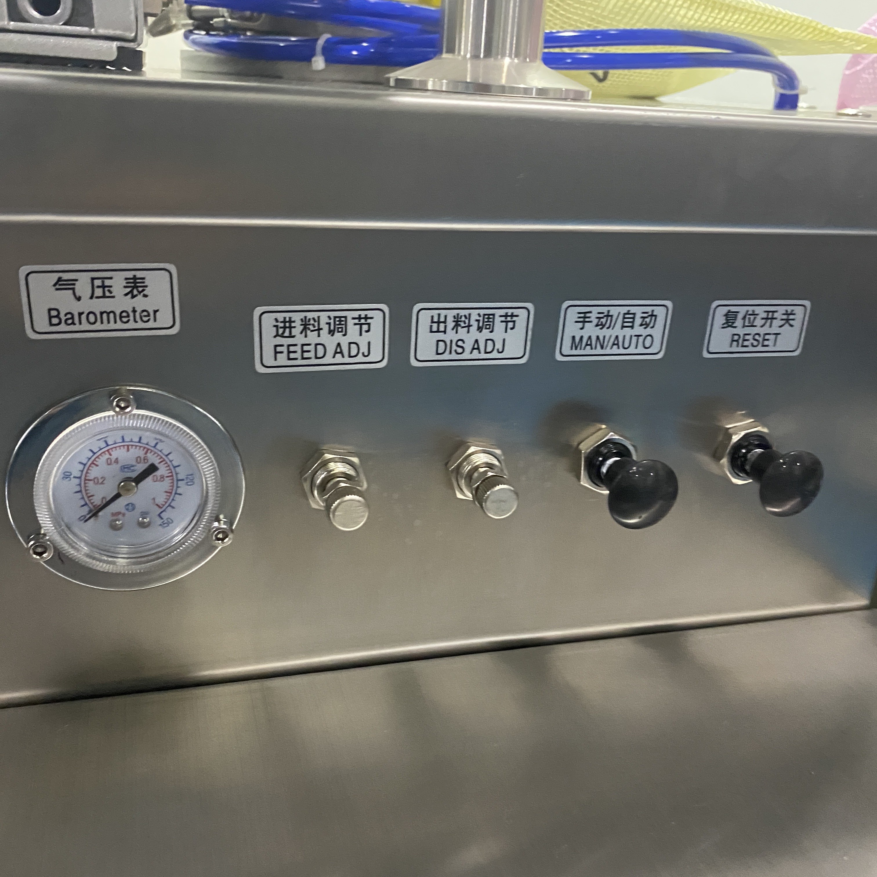 Pneumatic 2 Nozzles Liquid Filling Machine 30~250ml CE certificate