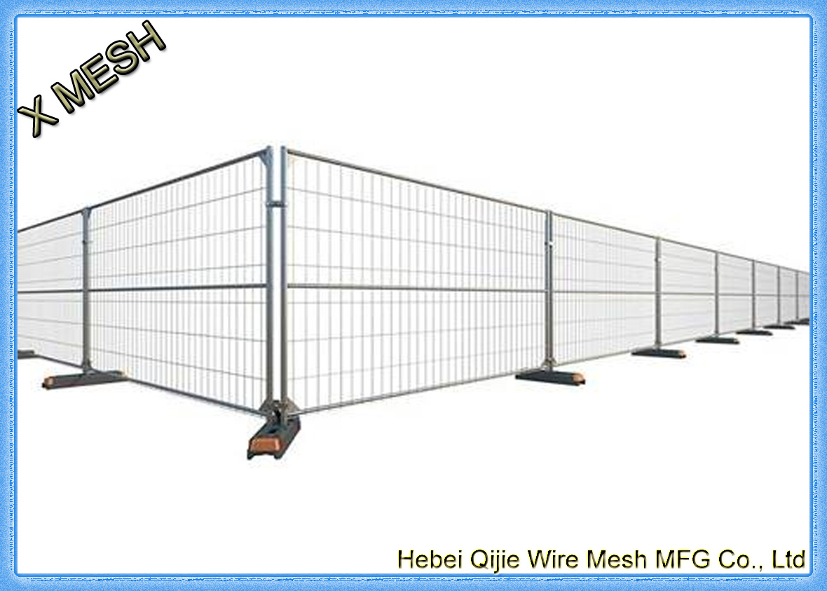 The Australia portable fences are connected with feet and clamps.
