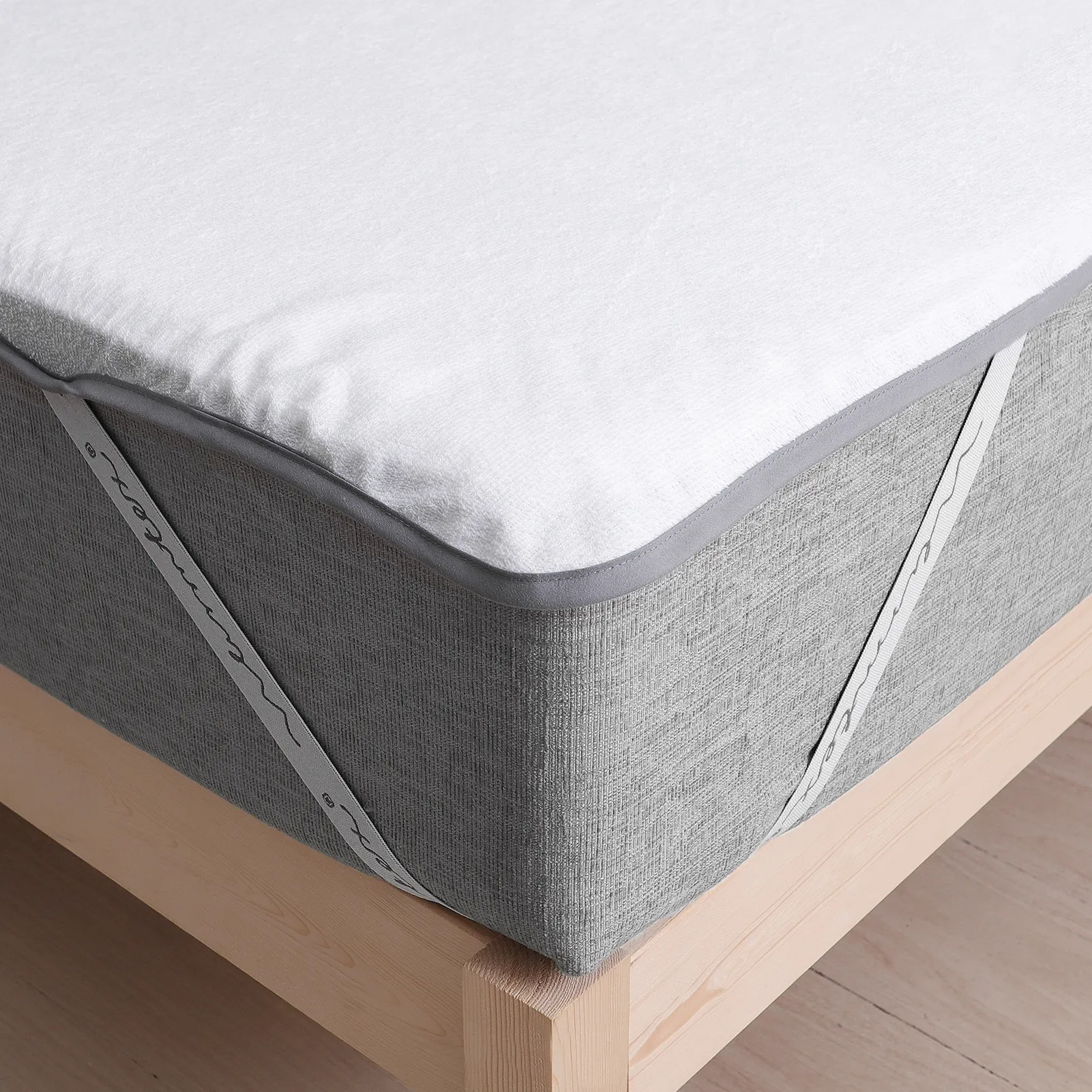 Customised Size Solid White Color Waterproof Terry Mattress Protector with Elastic Bands