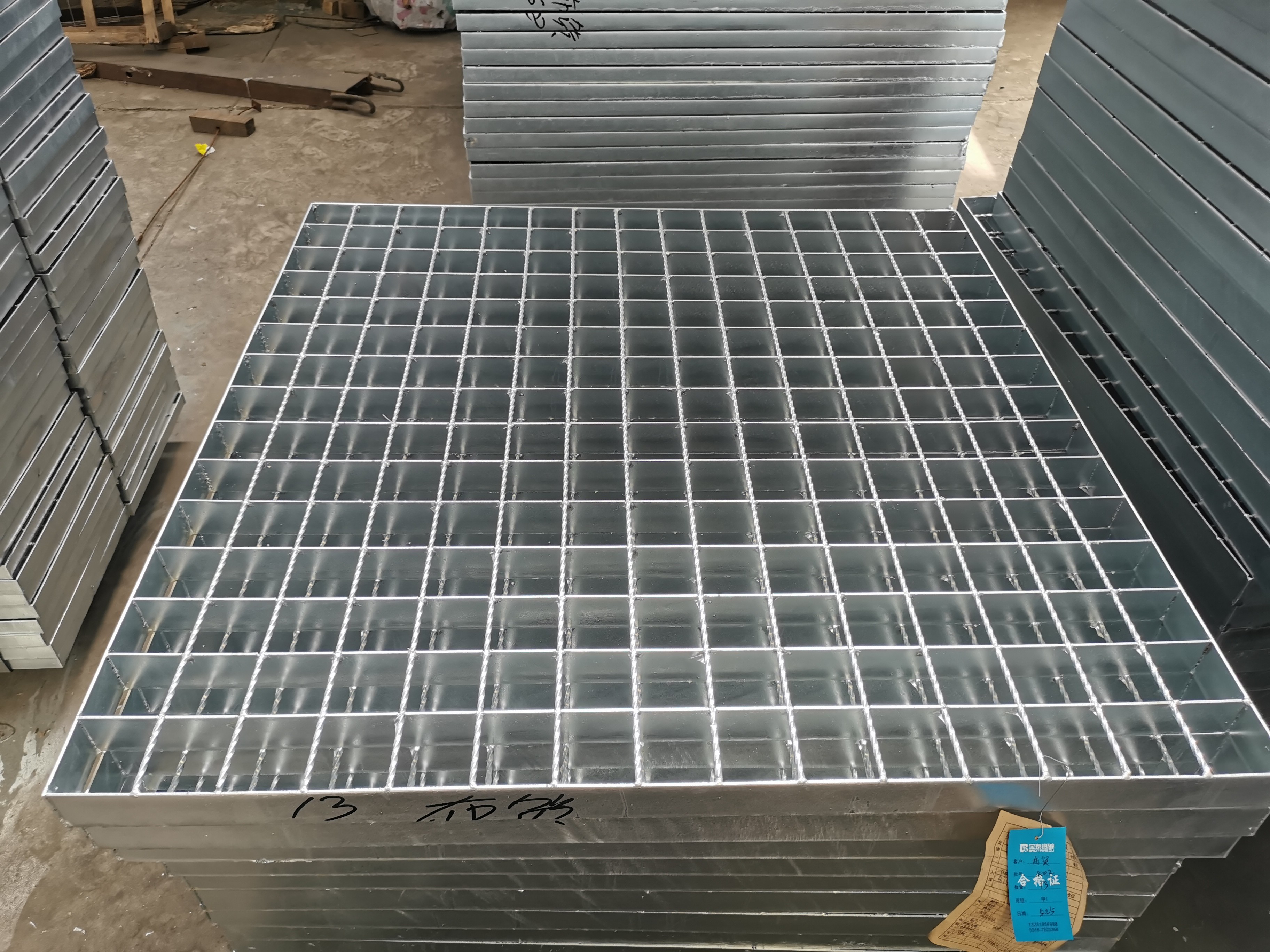 Anti Corrosion Stair Treads Steel Grating 200mm ISO9001 Approved