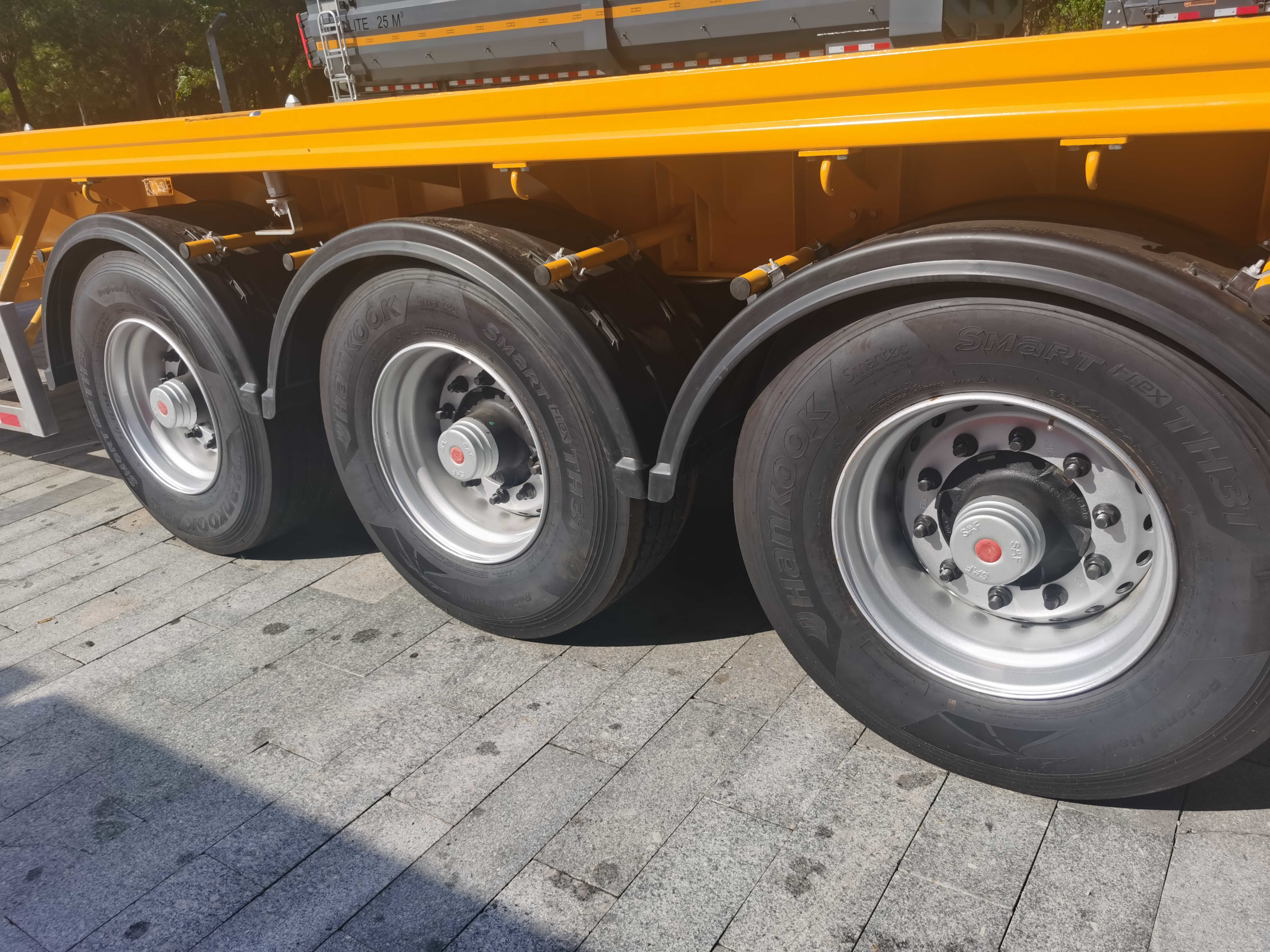 3 Axle 32 Foot 40 Foot Flatbed Semi Trailer For Sale