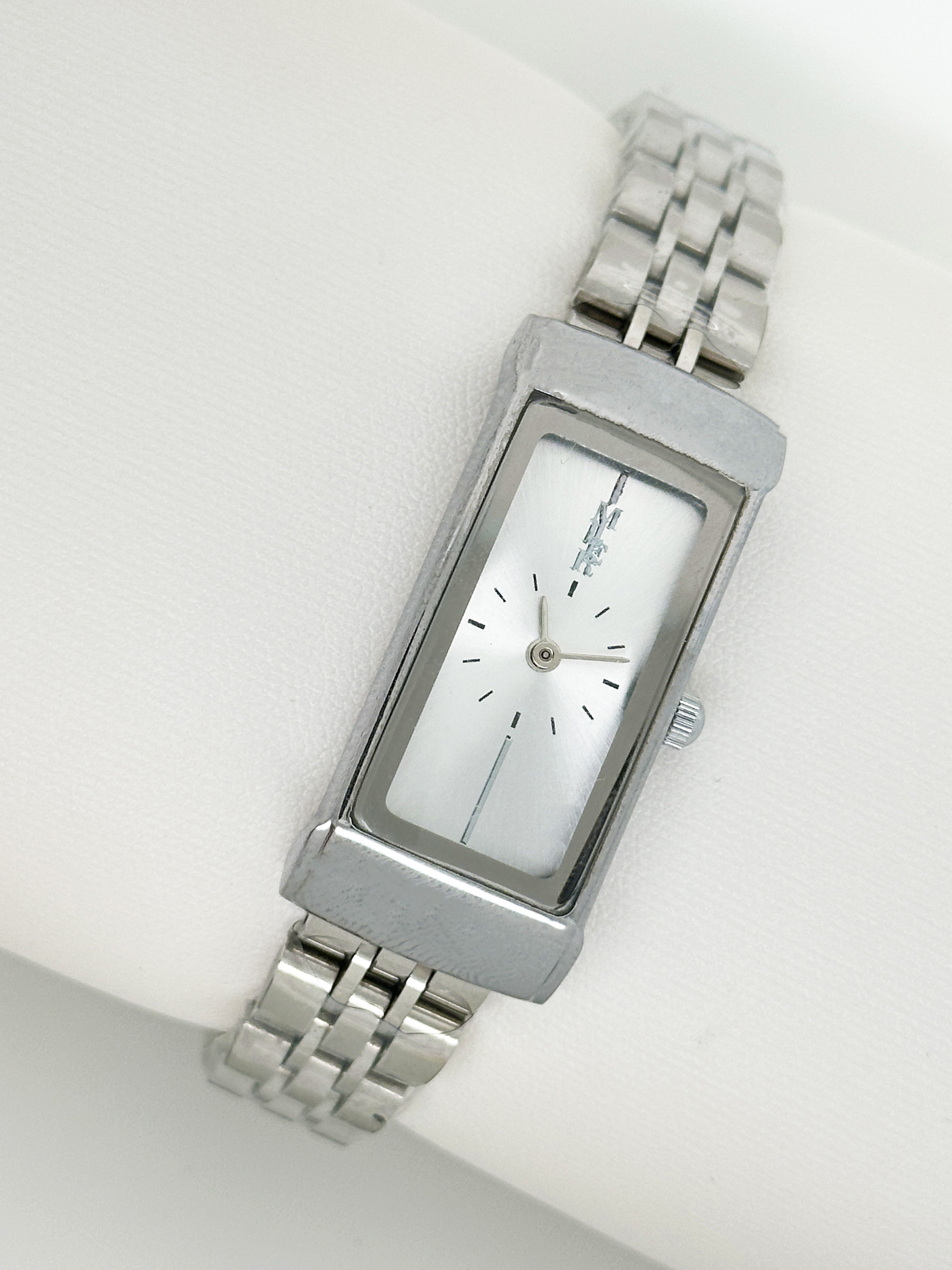Classic Luminous Ladies Fashion Wrist Watches Stainless Steel With Buckle Closure