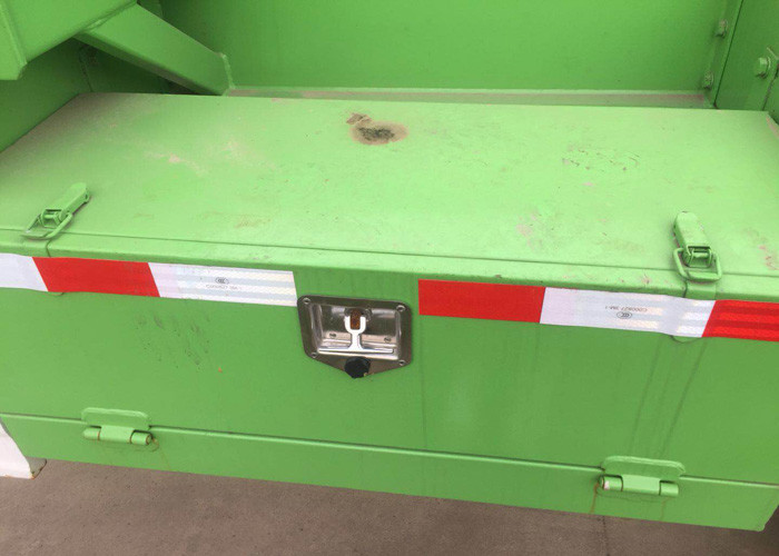 3 Axle Truck Mounted Crane Container For Transportation Self Loading