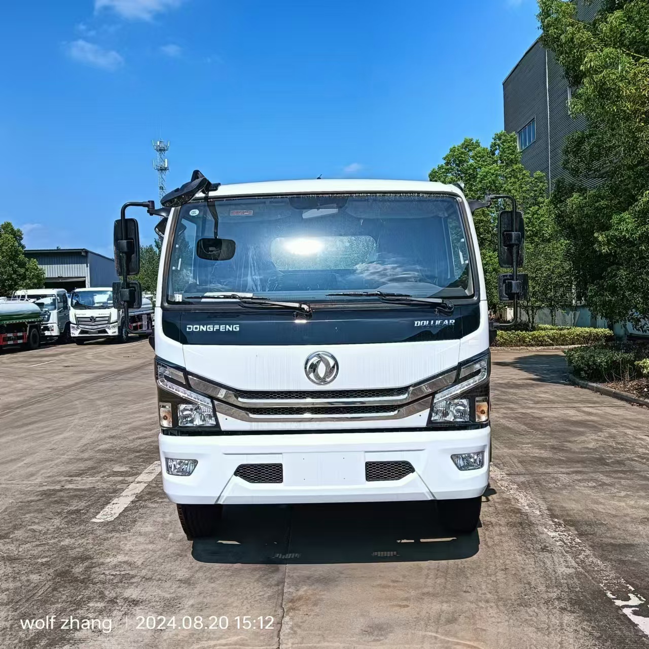DngFeng 103hp YUCHAI Engine ABS Fast 8 Gear 7.4*2.5*2.4m Flat Bed Loading 2.3 Ton Tow Trucks Wrecker Truck
