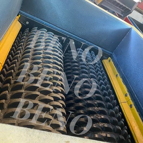 150 TPH 220 TPH Heavy Duty Stone Crusher Two Roll High Throughput