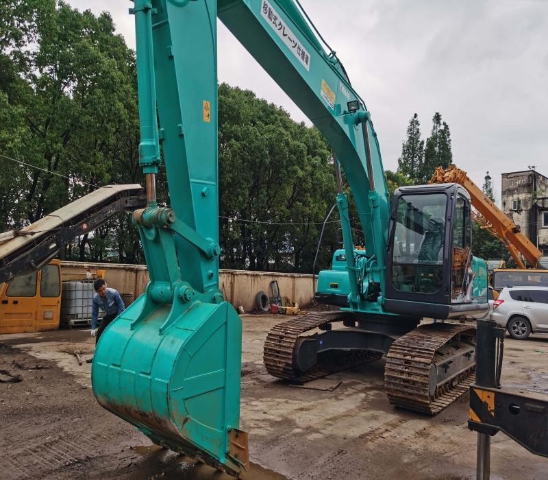 Engine model Hino Hino J05E Second-hand Kobelco Excavator Green Sk200 Excavator with 114kw power