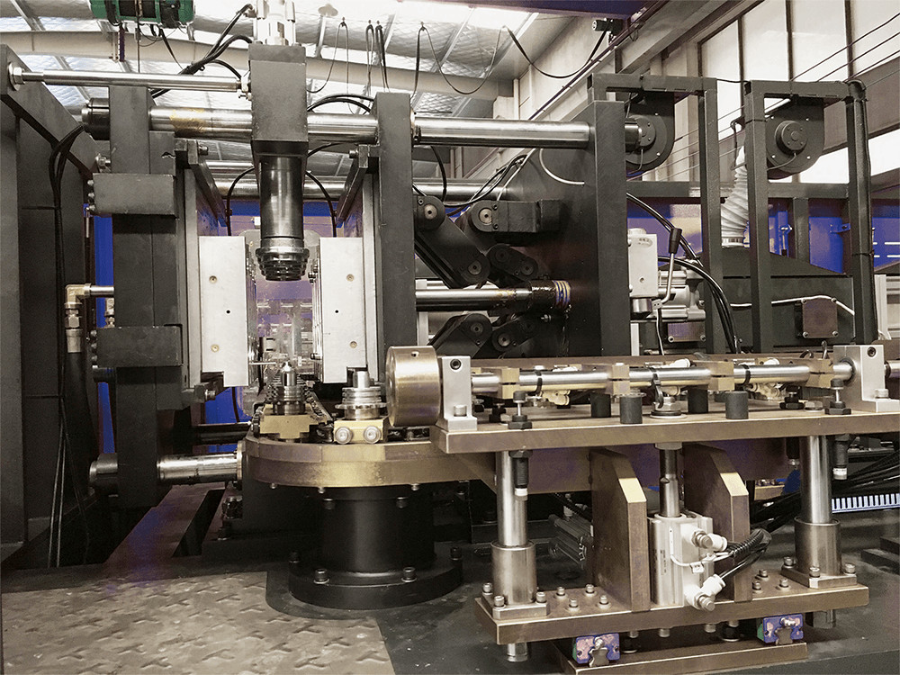 1800 - 5500BPH Bottle Blowing Machine Bottle Blow Molding Machine