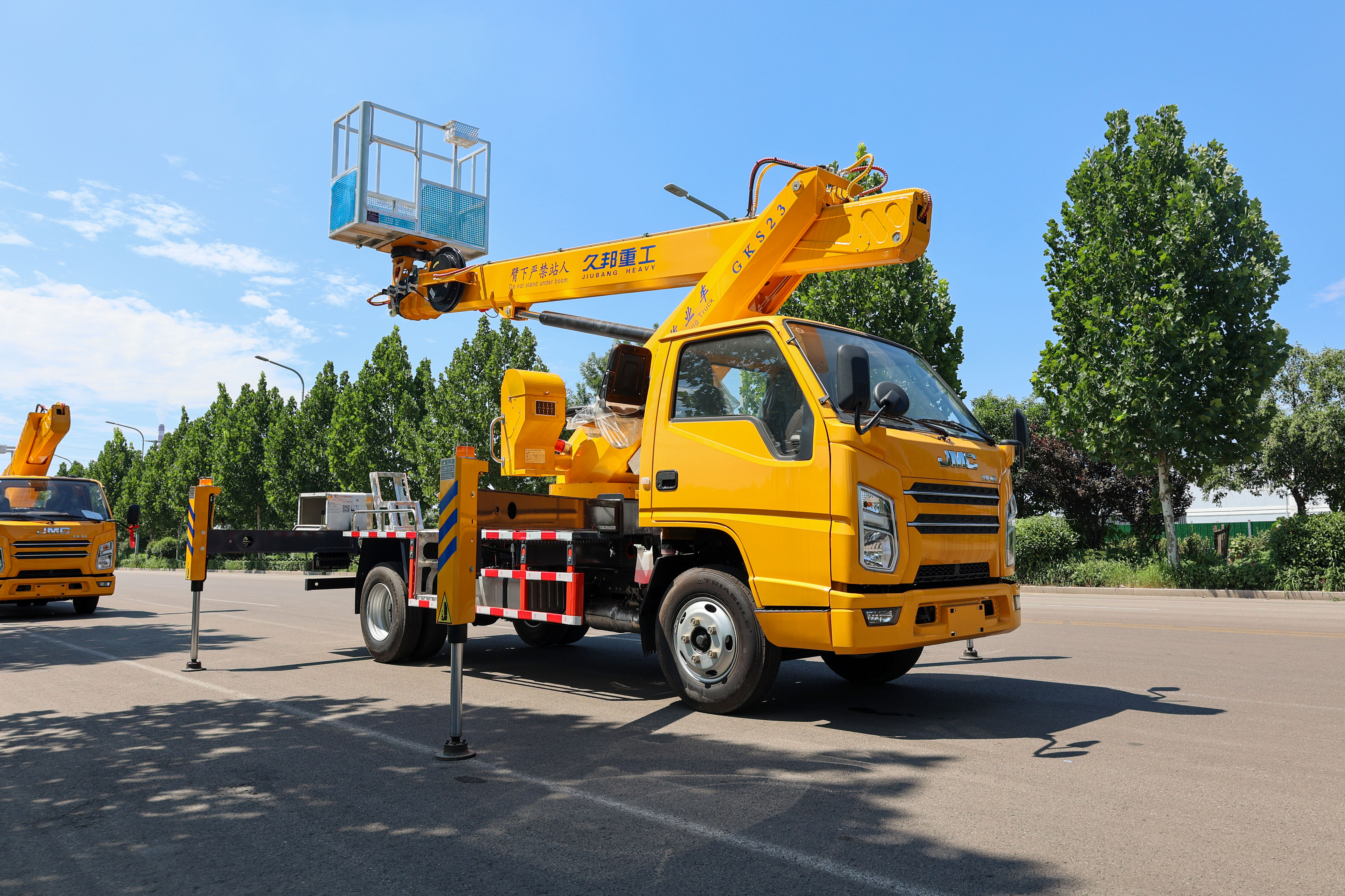 23m 27m 28m 30.5m customized telescopic boom man lift aerial work platform truck