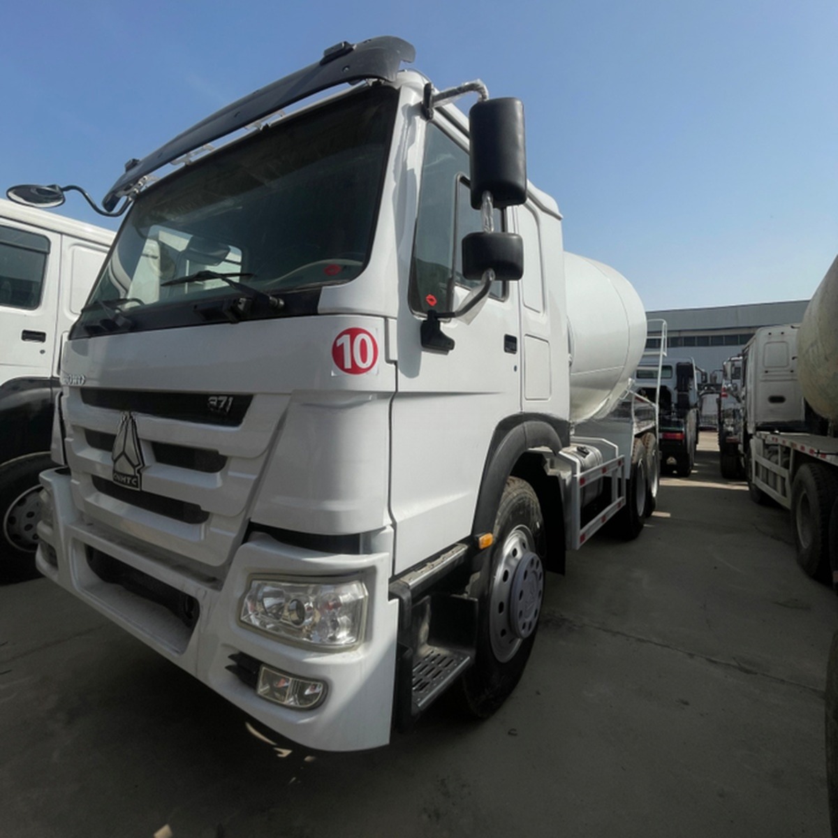 Sinotruk Howo 15 CBM Self Loading Concrete Mixer Truck 6x4 with WEICHAI Engine