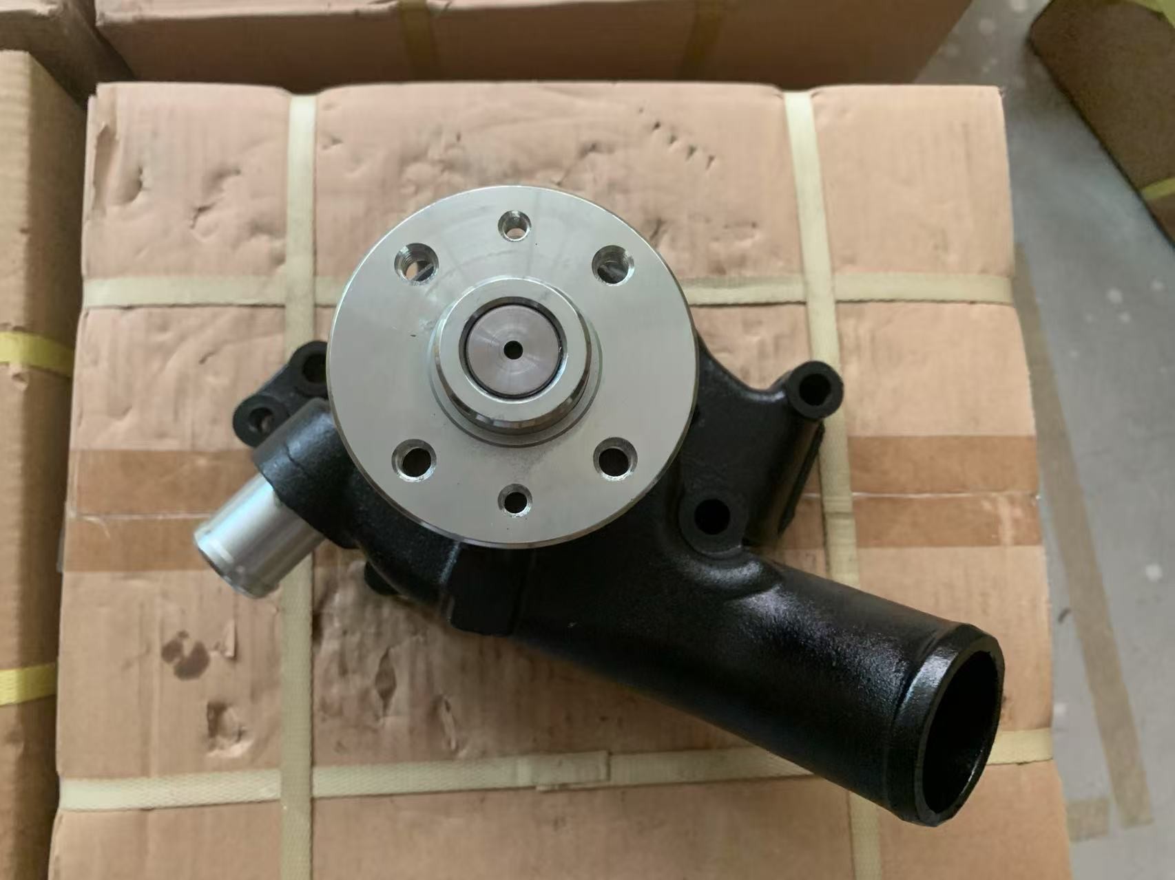 6BD1 Isuzu Water Pump 4 Holes 1-13610-819-0 Hitachi Excavator EX200-1 EX200-5 EX200LC-5