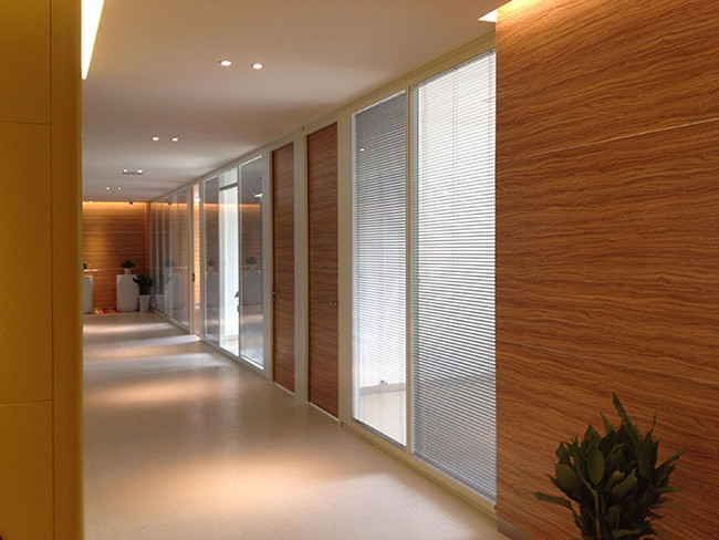 80mm Demountable Glass Wall Systems For Office Space 44db Soundproof