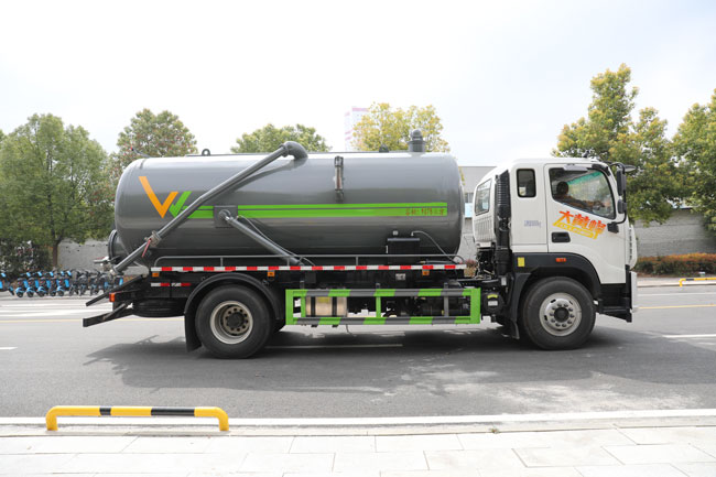Cheapest Price FOTON 8000 Liters 12000 Litets Vacuum Truck Sewage Suction With Large Flowrate Pump