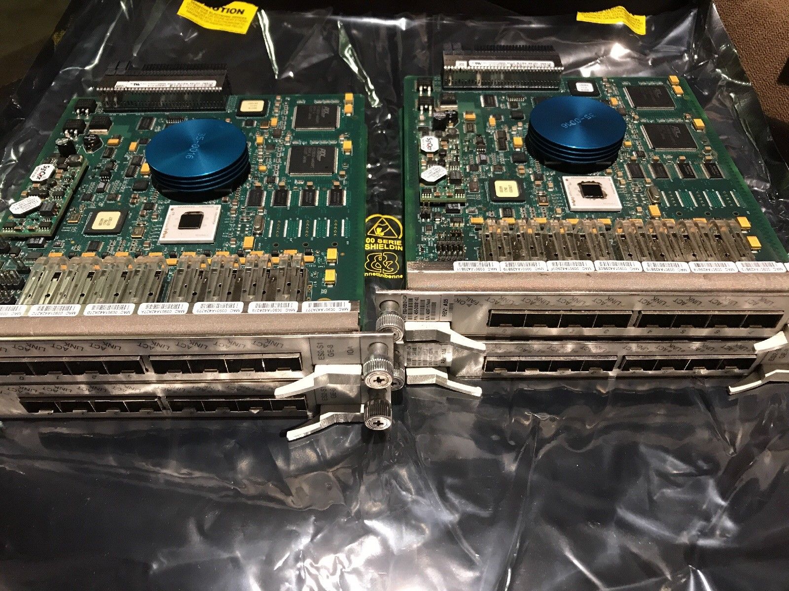 Juniper ES2-GE8S1-IOA,E320 (half-height) 8-port GE IOA (requires pluggable GE SFP transceivers).