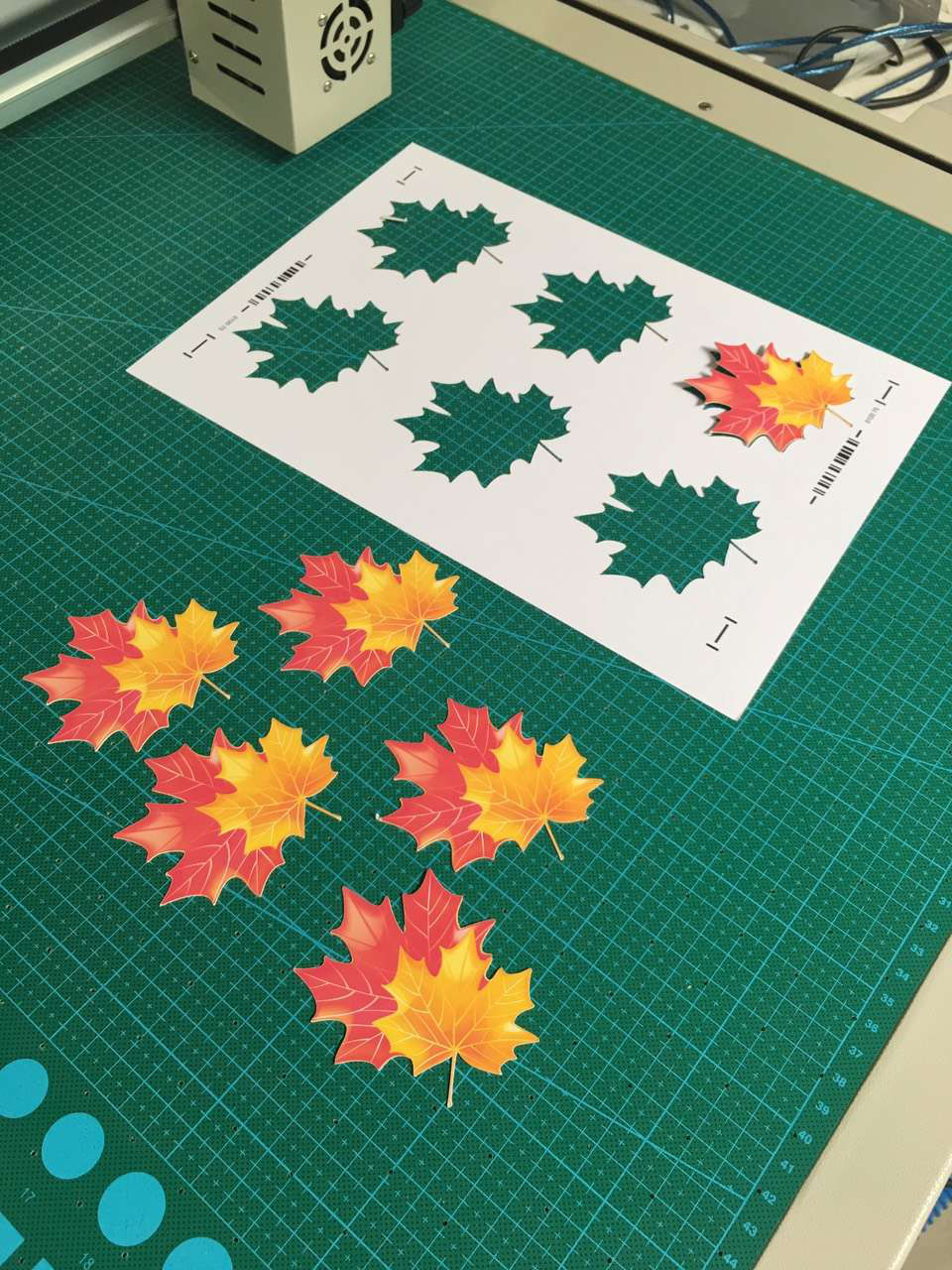 Arms Precise Flatbed Die Cut Sticker Machine Automatic Contour Tracing 760mm X 1060mm