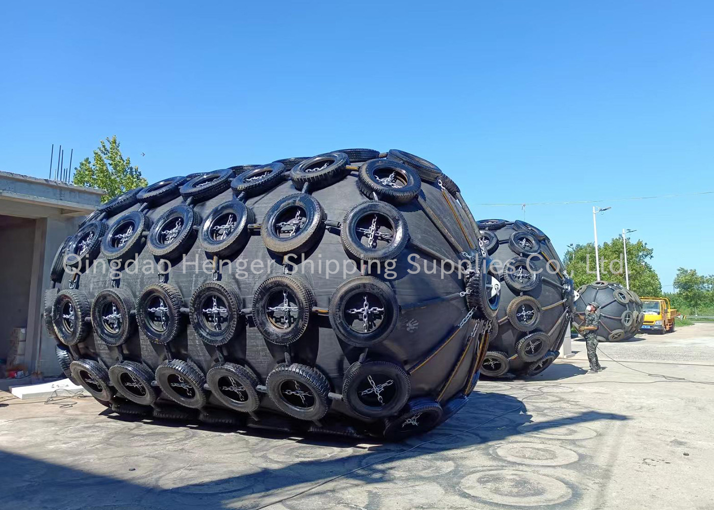 Floating Pneumatic Yokohama Fenders 50Kpa With Chain Tyre Net
