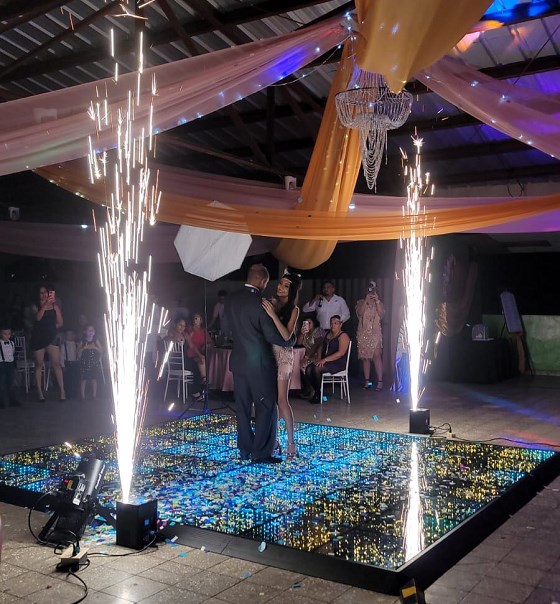 OEM ODM DMX Spark Machine Cold Sparkler Machine For Wedding Party Bar