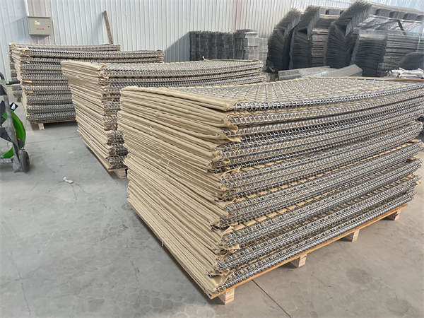 5mm Wire Defensive Barrier 20 Cells 1*1*1M 1*1*5M Flexibility Black Welded Mesh Shield Guardian