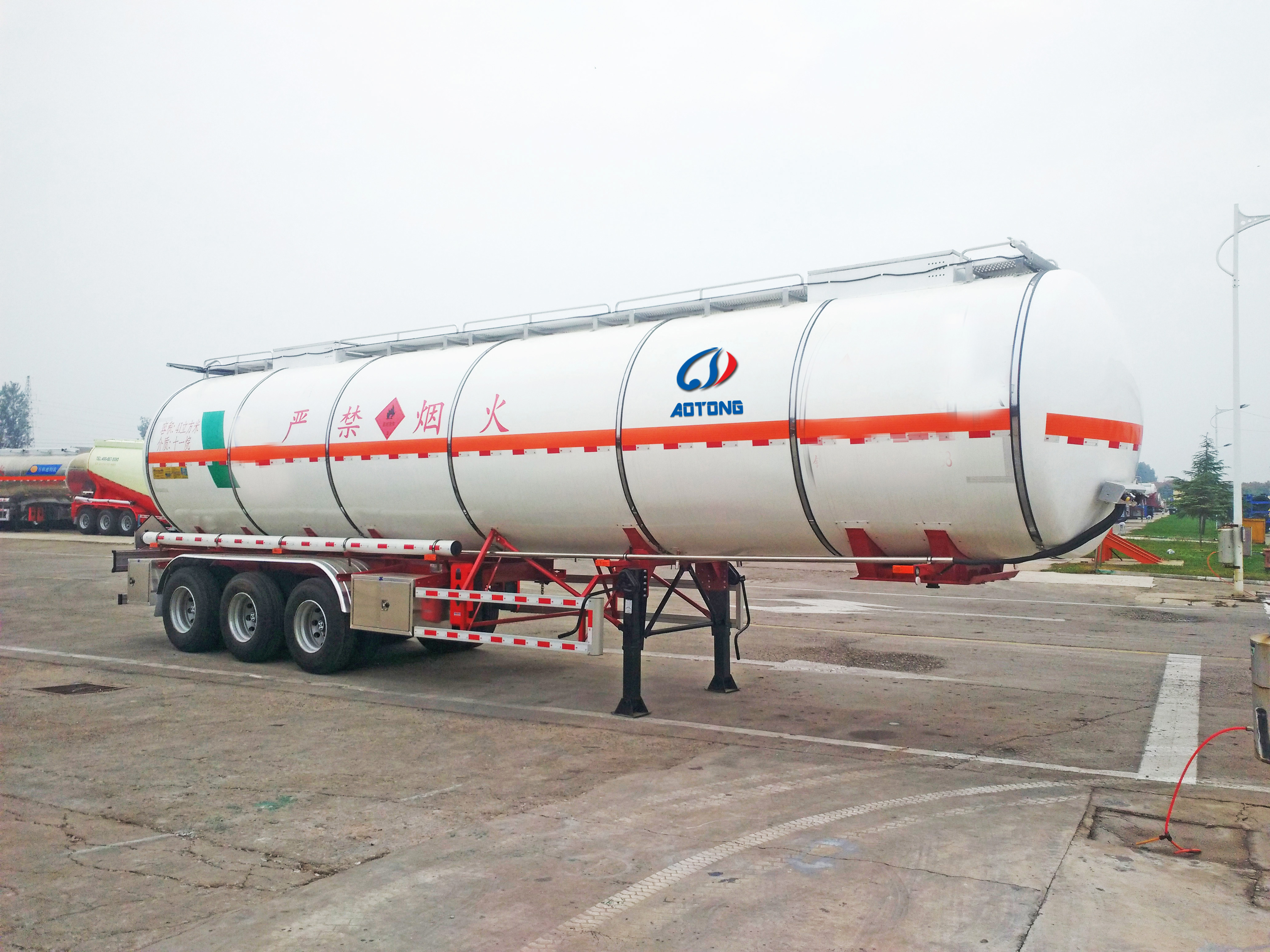 3 Axles 40tons Liquid Crude Oil Asphalt Bitumen Tanker Trailer with Steel Tanker
