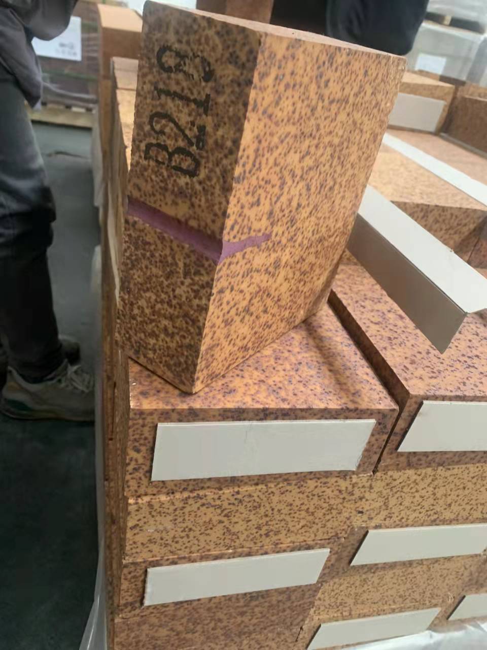 High Thermal Shock Resistance Magnesia Alumina Spinel Brick for Cement Kiln Application