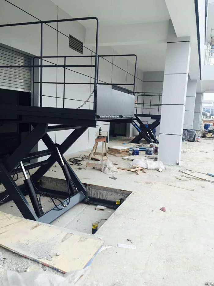 380V,400mm Lip Hydraulic Dock Lift Equipment Used At Truck Loading Bay