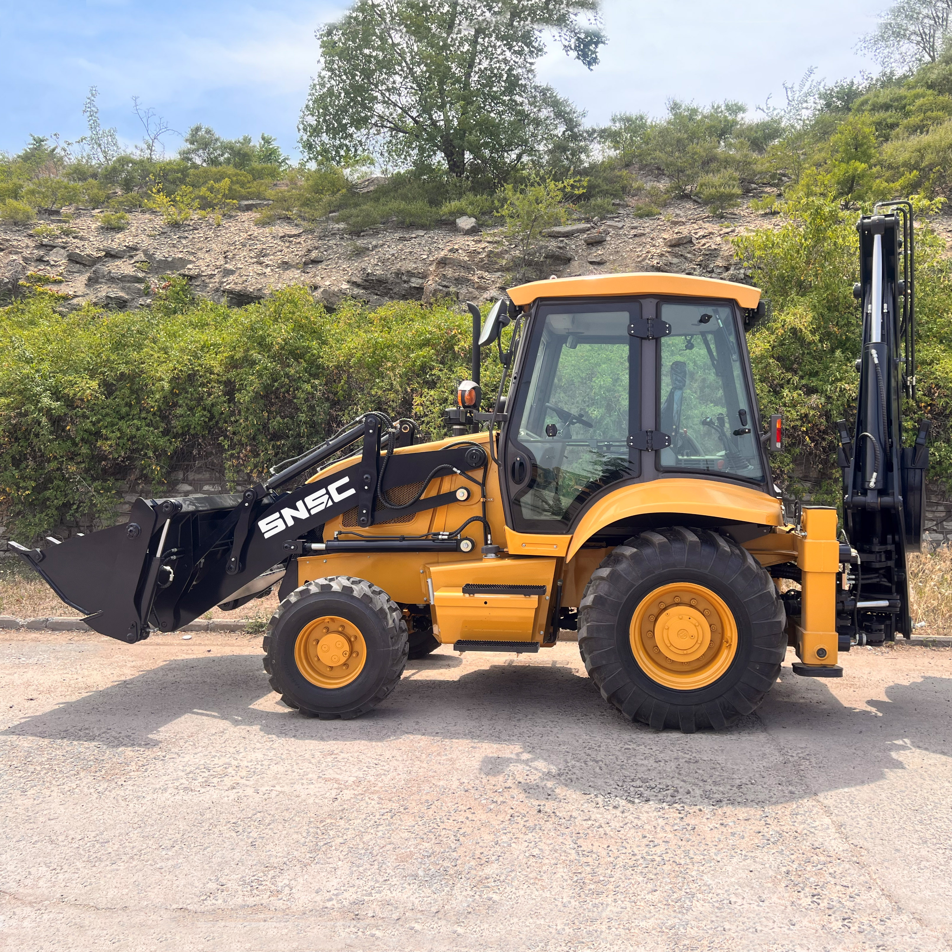 Quancheng Hydraulic Pump 4x4 Mini Tractor Excavator Backhoe Loader with Luxury ROPS Cabin