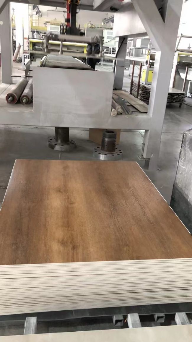 Easy Maintenance Herringbone Rigid Core SPC Flooring Anti Slip 4.5mm