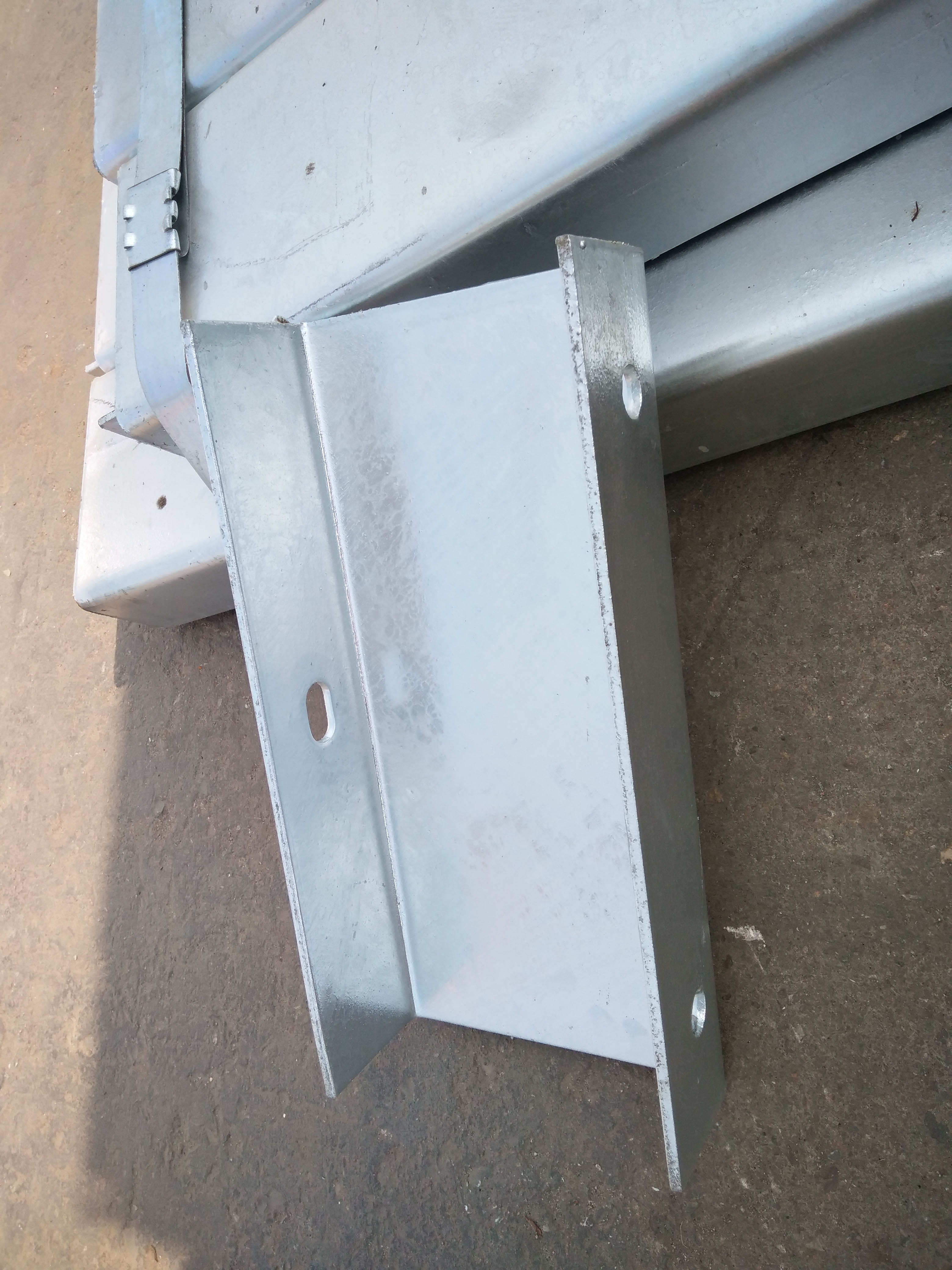 Hot-Dip Galvanized Steel Highway Guardrail Spacer With W-Beam Anti-Corrosion