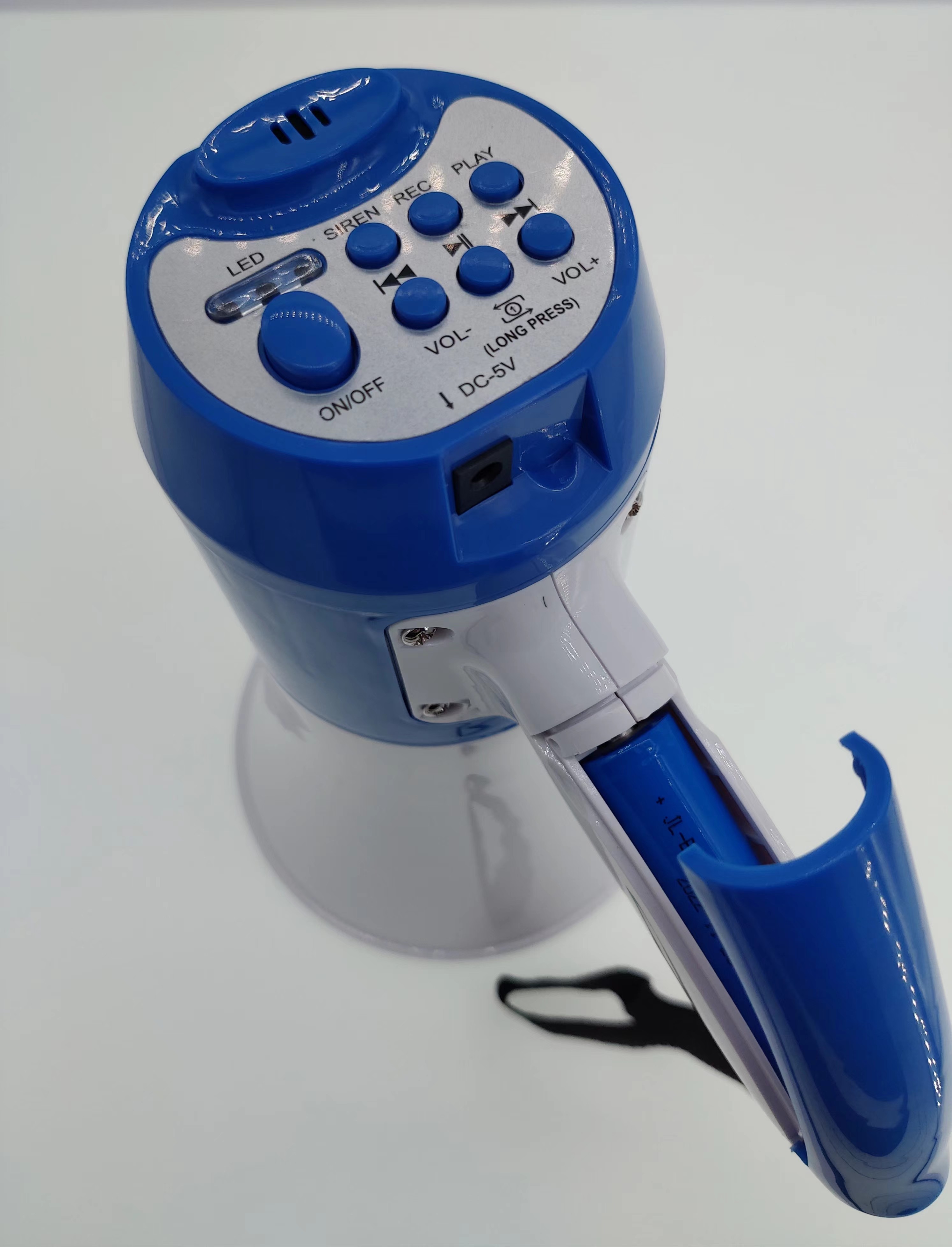 Handheld Megaphone Speaker with 1500mAh Lithium Battery and Wireless Connectivity