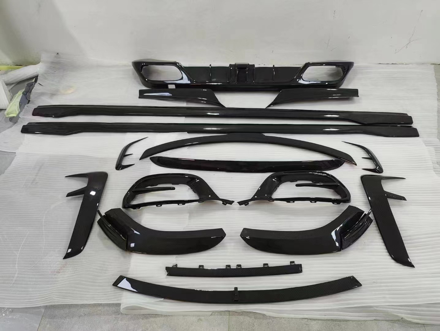 For Mercedes S-Class W223 Maybach Carbon Fiber Body Kit W223 Maybach Upgraded MSY Style Front Shovel Diffuser Spoiler