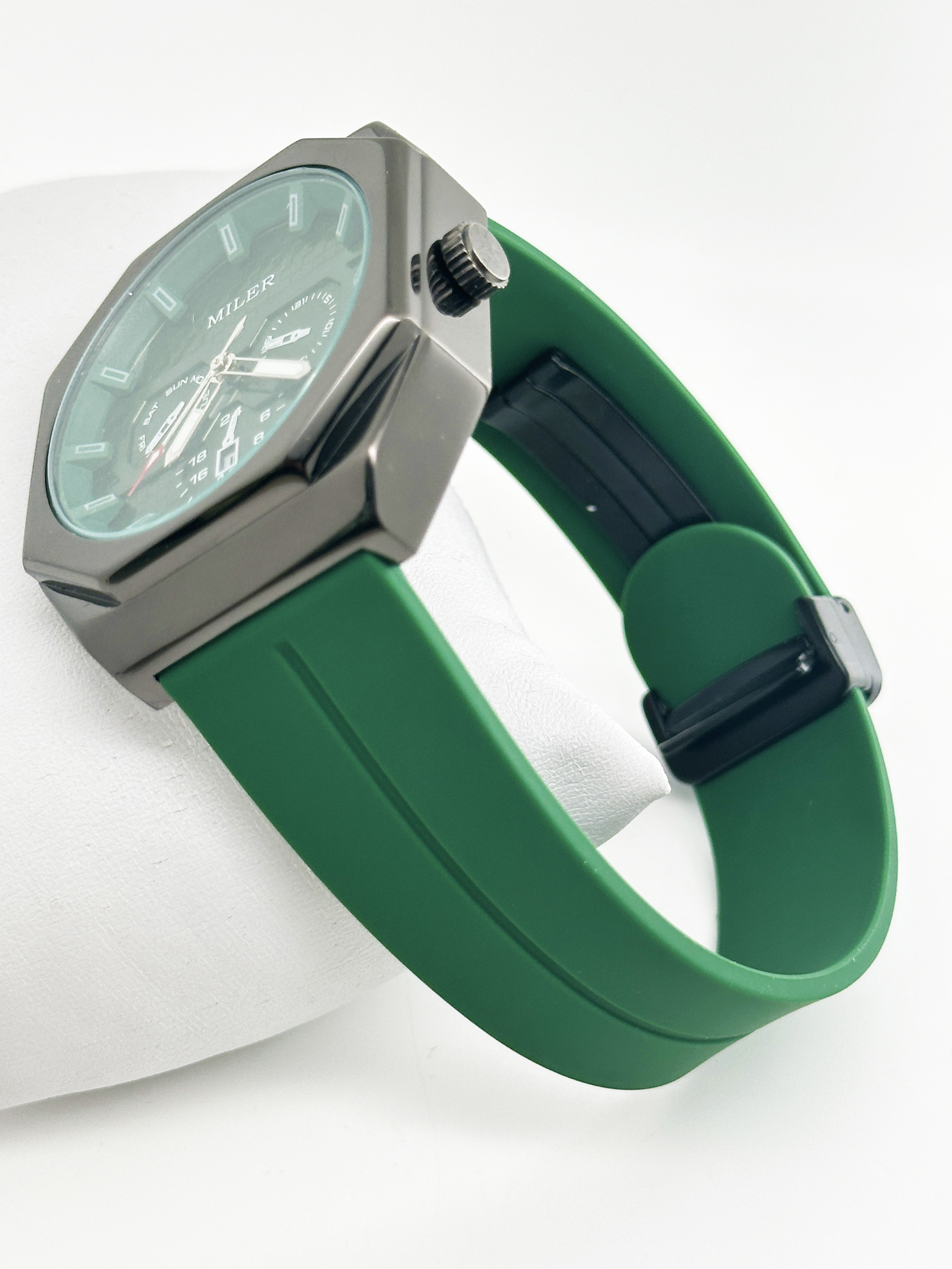 Men's Luxury Watch Waterproof Luminous Automatic Moon Date Silicone Leisure Quartz Men's Watch