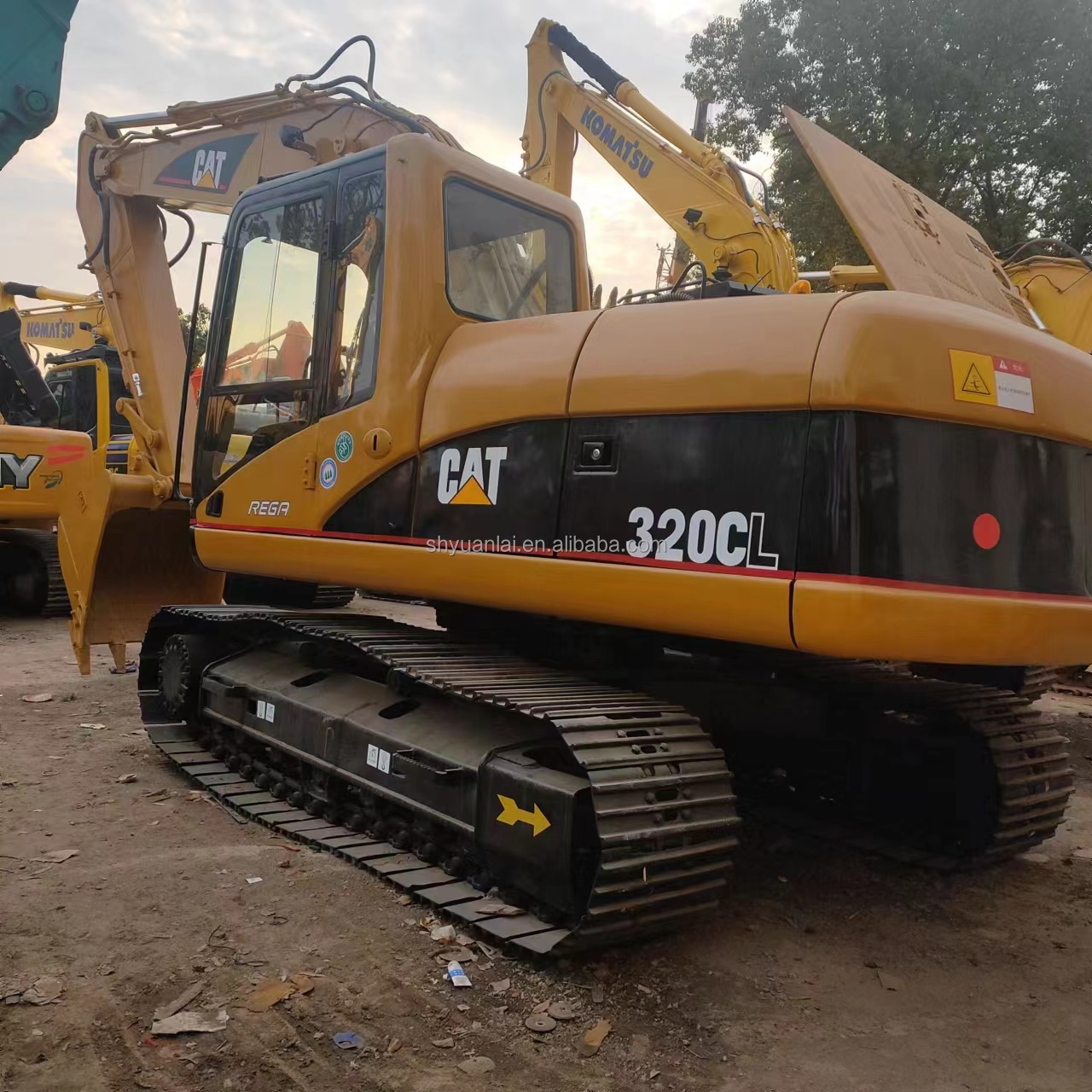 Used Excavator CAT 320B 320C 320D Earthmoving Mini Excavator with 0.8m3 Bucket Capacity