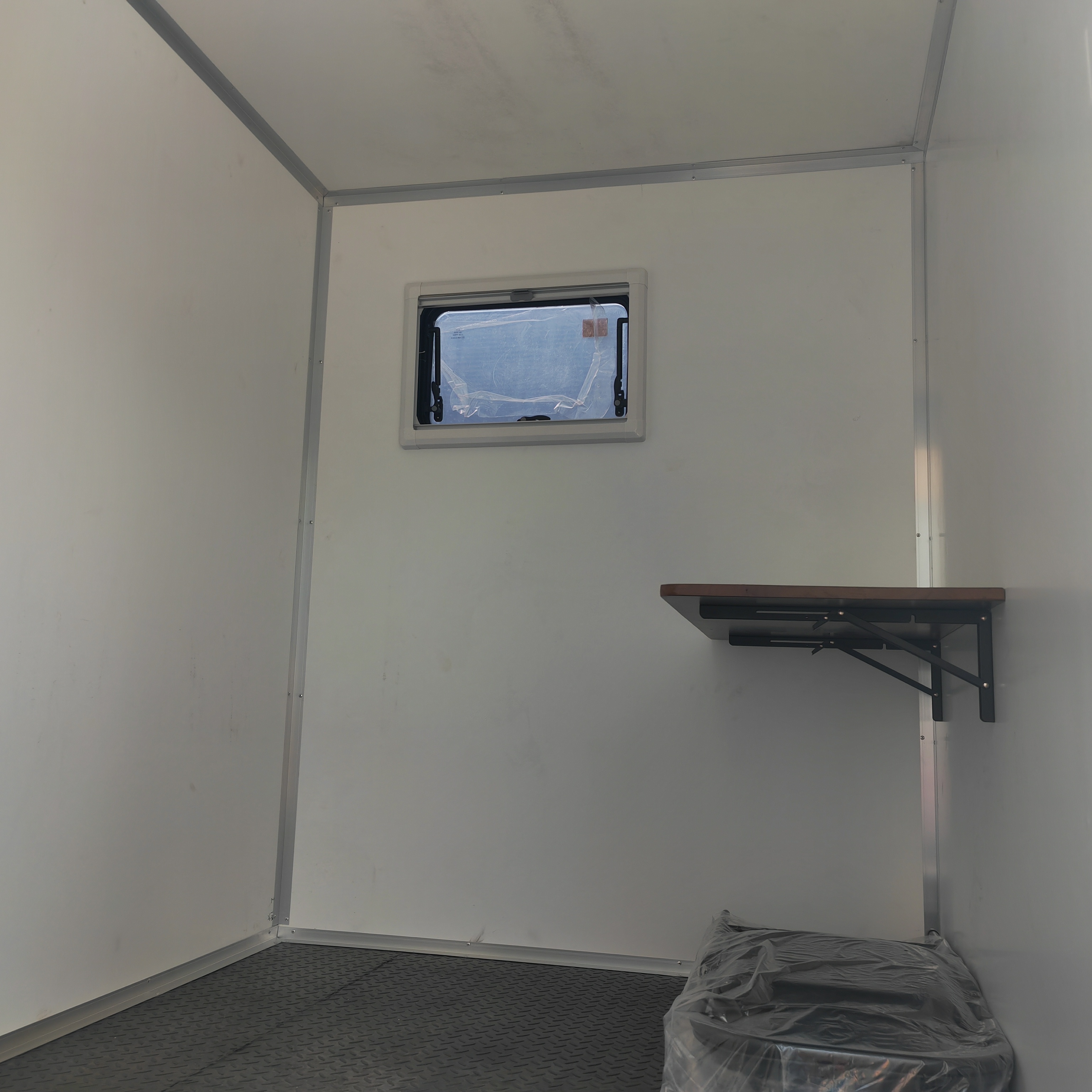 HOWO Refrigerator Truck , Refrigerated Cargo Van Box Truck for Mobile Workshop