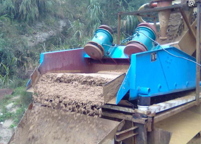 Ore Carbon Steel Linear Vibrating Dewatering Screen with and Mesh Size 0.1-0.5mm