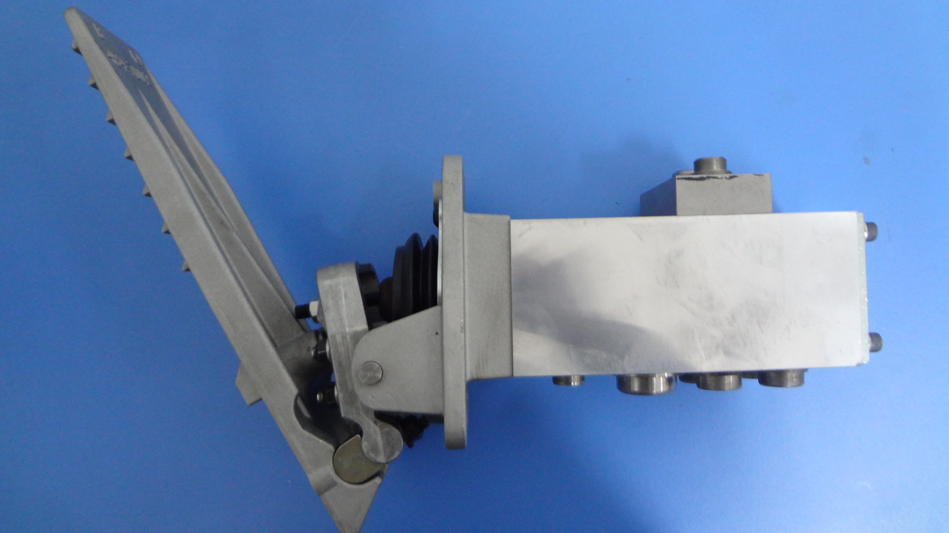 TEREX TR100 PARTS VALVE-TREADLE/BRAKE VALVE 15248653