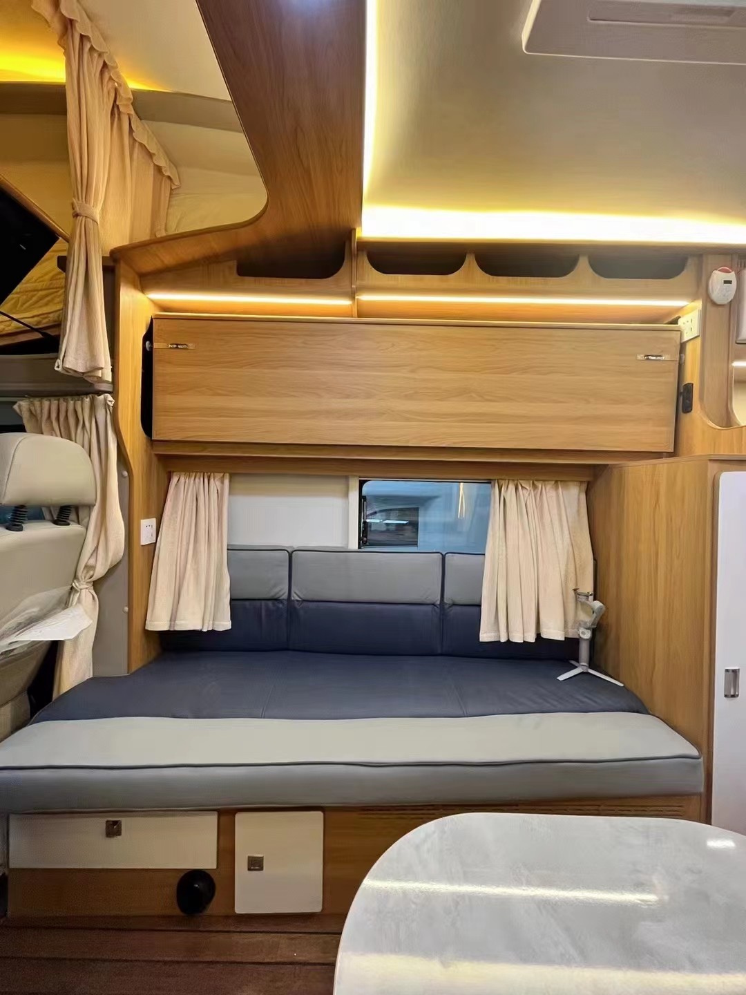 5995x2350x2950mm RV Caravan Van OE OEM Service Nude With Waxing By Roro Ship