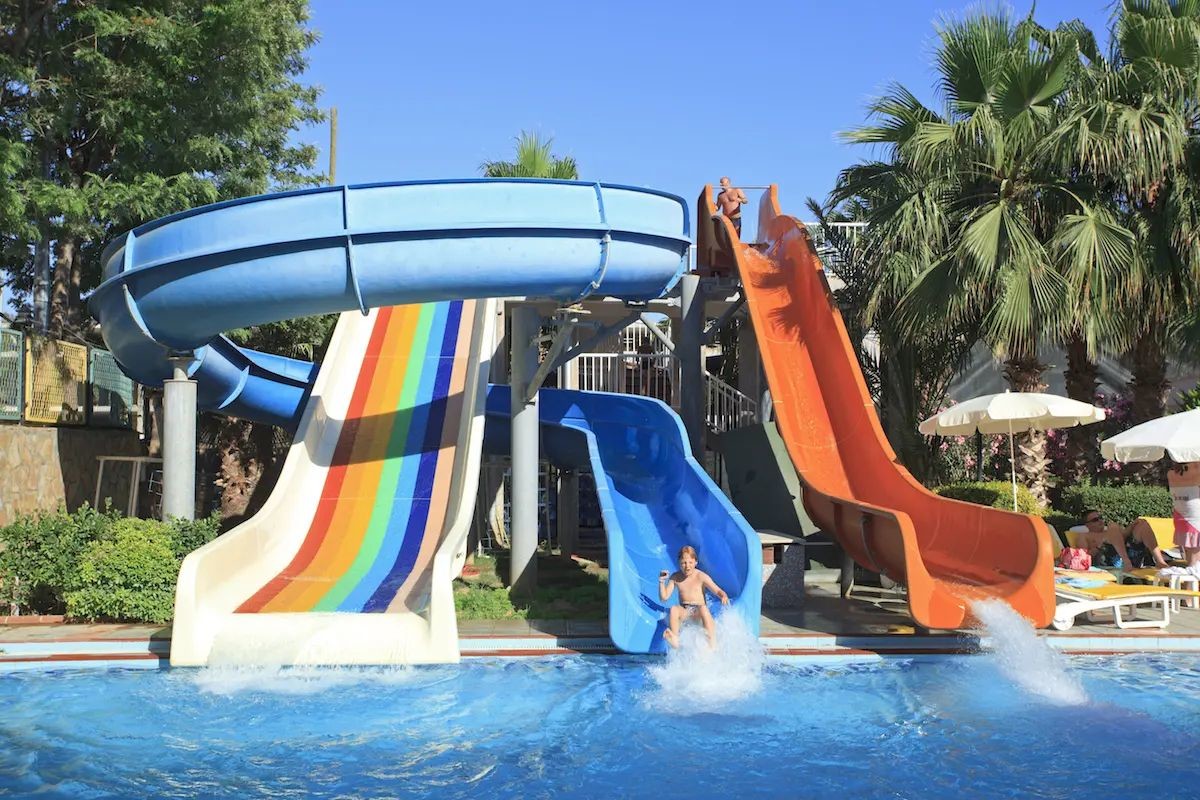 ODM Outdoor Water Play Equipment Swimming Pool Slide In Ground