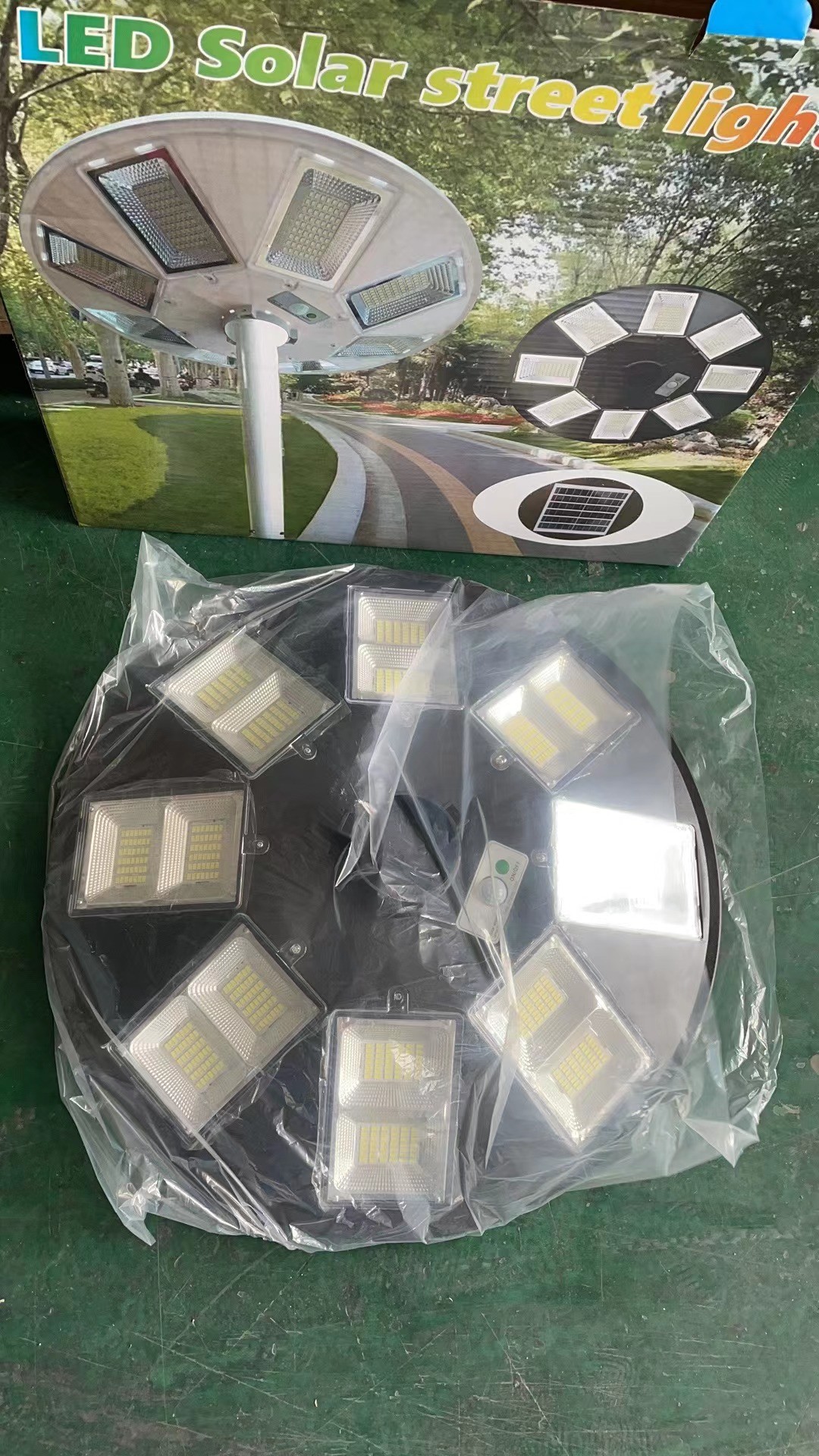 Ourdoor Round Solar Ufo Street Light Waterproof IP65 Ufo Shape 300 Watt
