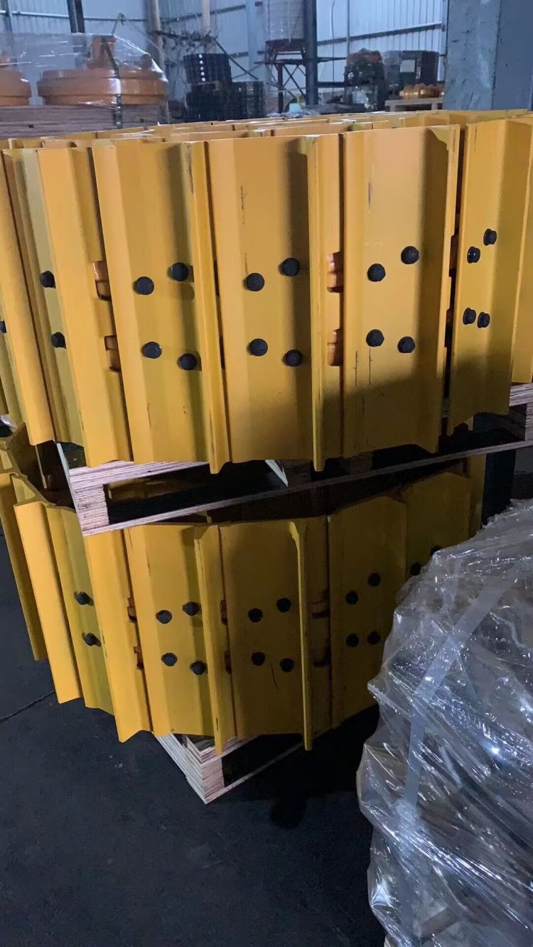 Sale TS160L Dozer Track Link Assy Rubber Track Shoe Assembly in Black or Yellow