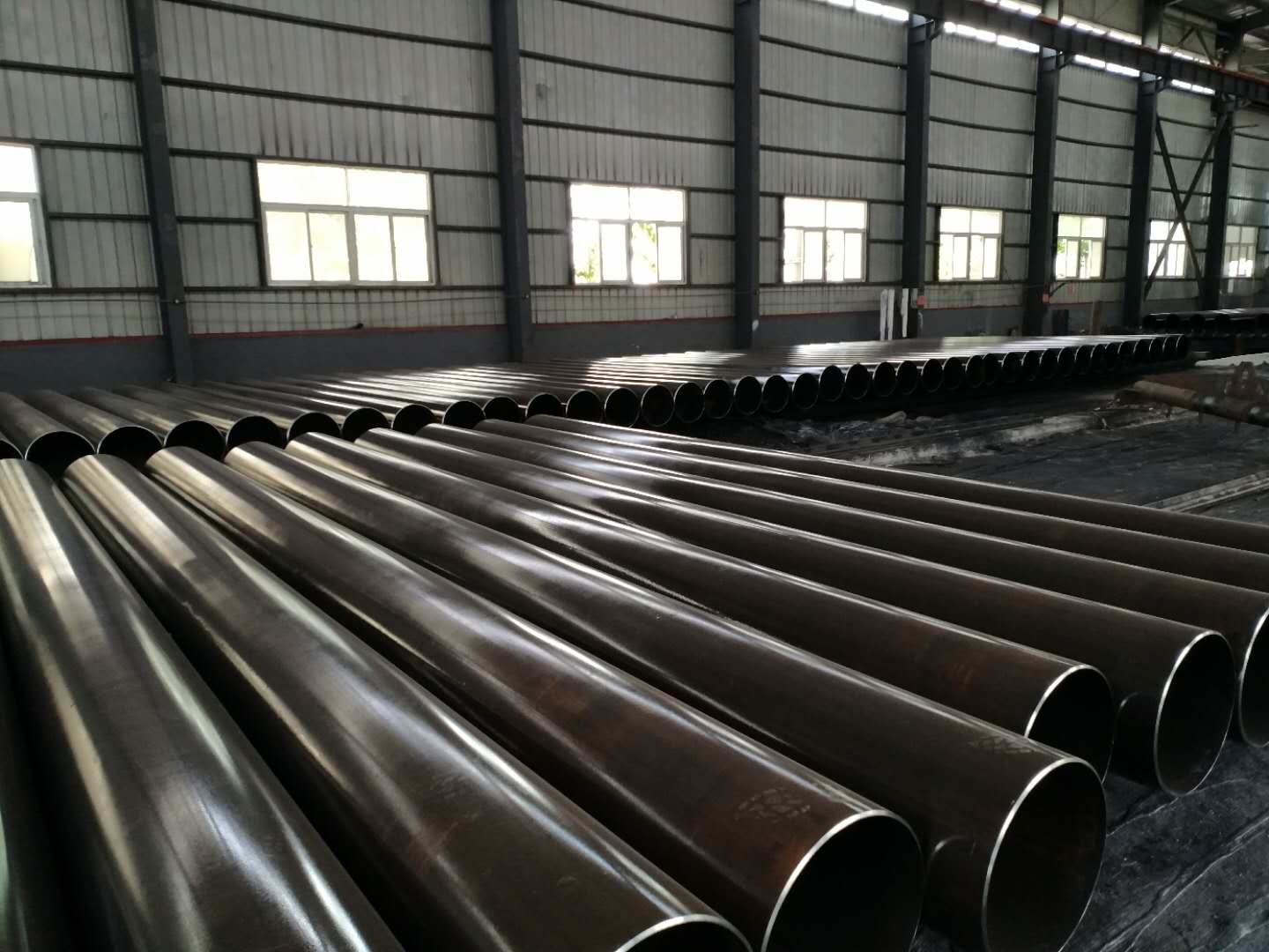 Api 5l Gr.B Erw Carbon Steel Pipe 355mm Diameter 12mm Wall Thickness