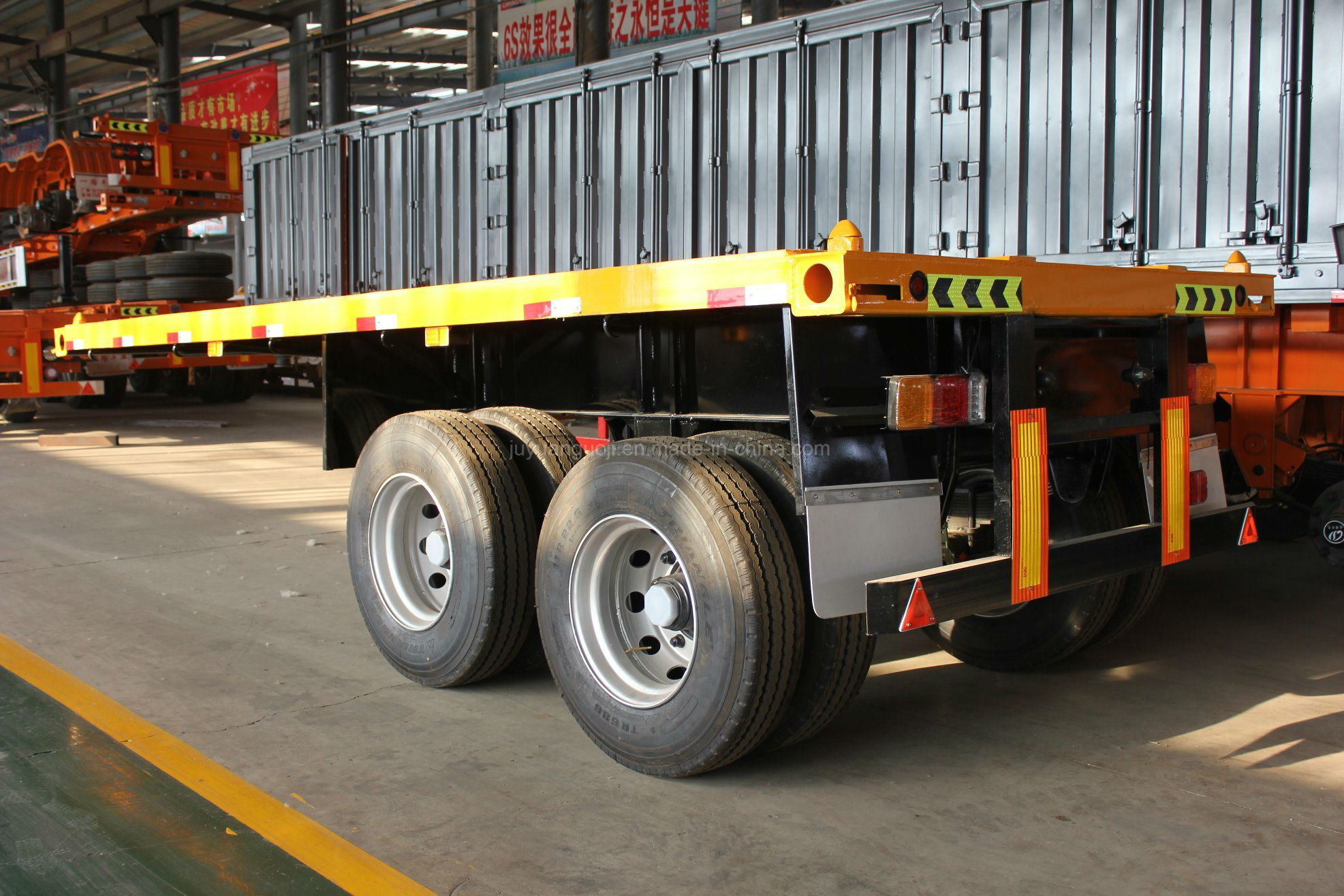 Truck Trailer Two Axles 20FT Container Flatbed Type with Light Tare Weight of 4 Ton