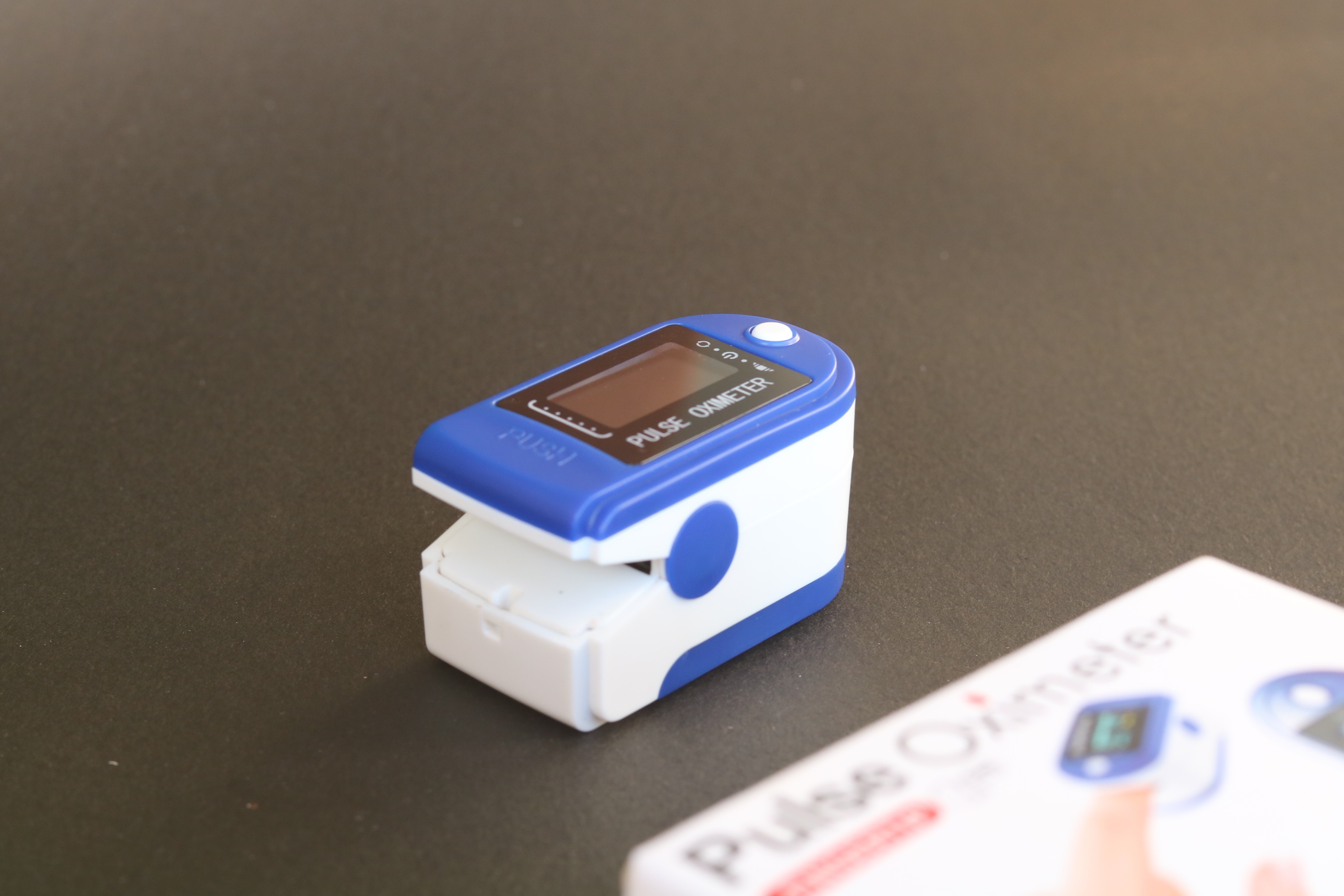 SpO2 Sports And Aviation Fingertip Pulse Oximeter With Heart Rate Monitor