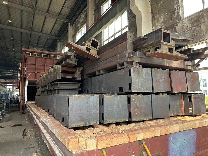 12KW-60KW CNC Fiber Laser Cutting Machinery CTHP6025 CTHP12025 CTHP18035 CTHP24035