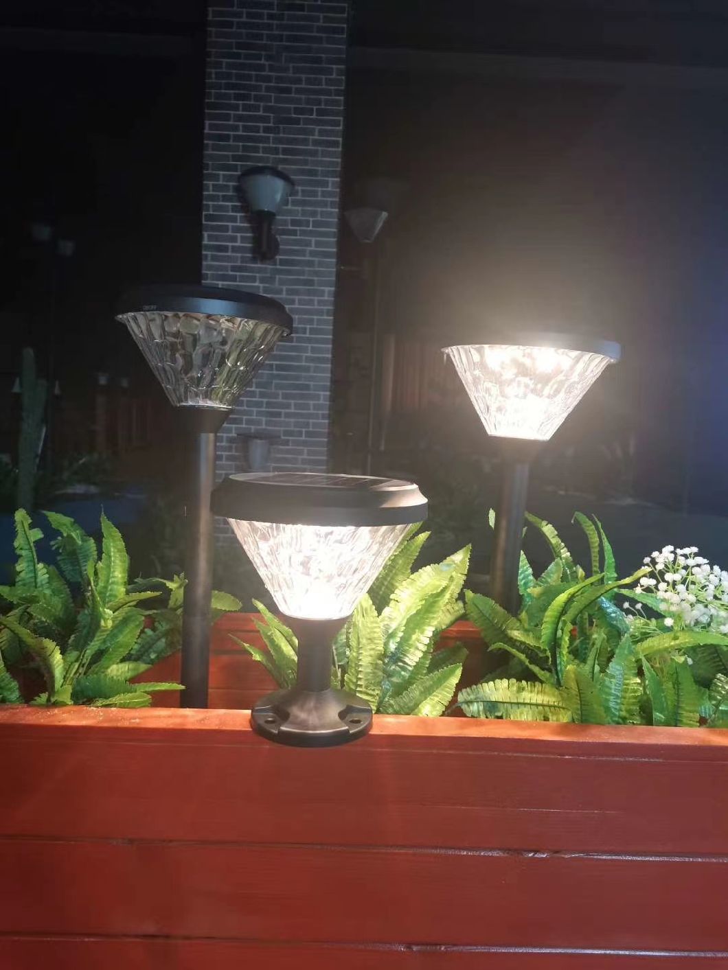 Good Price Outdoor Landscape Waterproof LED Solar Powered Light for Lawn, Pathway, Garden