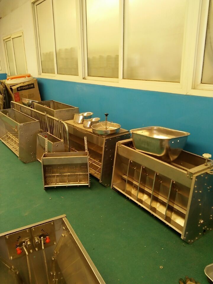 Double Sided Automatic Pig Feeder Pig Feeding Trough With Water Nipple